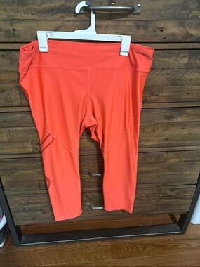 Under Armour Coral Capri Workout Leggings. Plus size. Athletic. Walking.